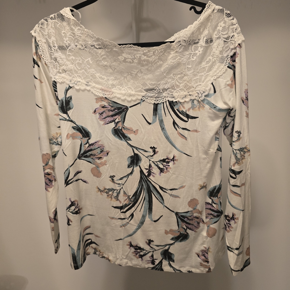 Le Chateau Floral Lace Women's Blouse